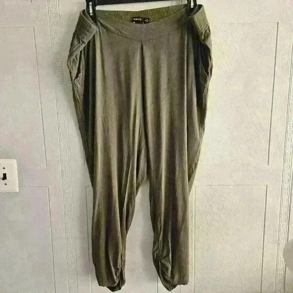 Torrid Plus Olive Green Rayon Tapered Leg Pull-on Pant Flat Front Mid-rise Sz 2 - Picture 1 of 12